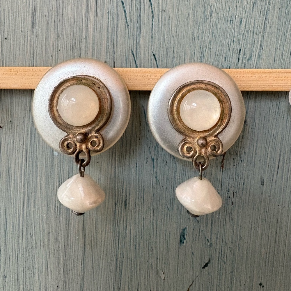 Vintage 1950’s White & Gold Clip-On Earrings
